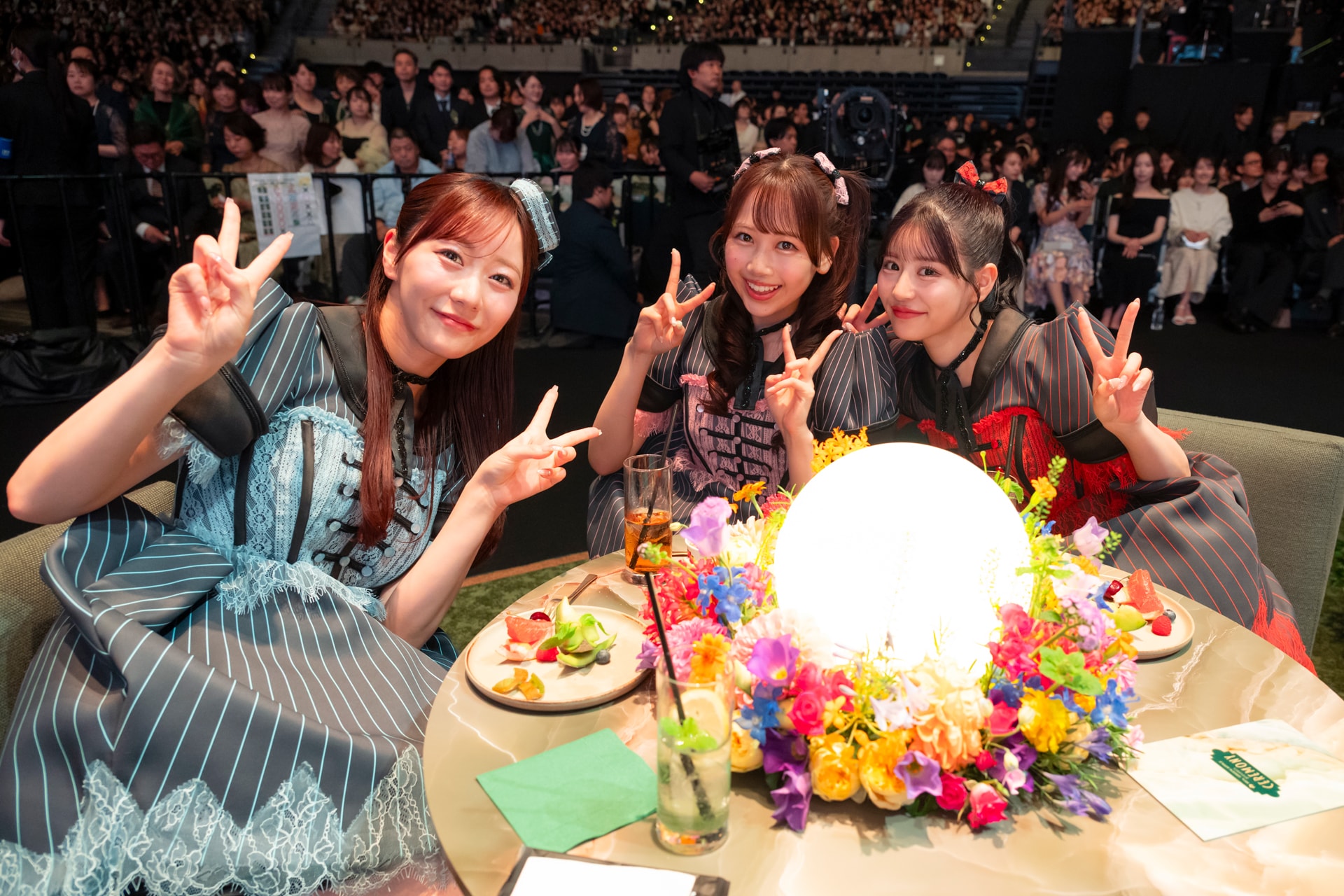 FRUITS ZIPPERの真中まな、松本かれん、月足天音。（撮影：田中聖太郎