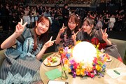 FRUITS ZIPPERの真中まな、松本かれん、月足天音。（撮影：田中聖太郎写真事務所）