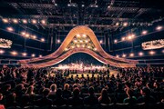 Mrs. GREEN APPLEによるライブの様子。（撮影：田中聖太郎写真事務所）