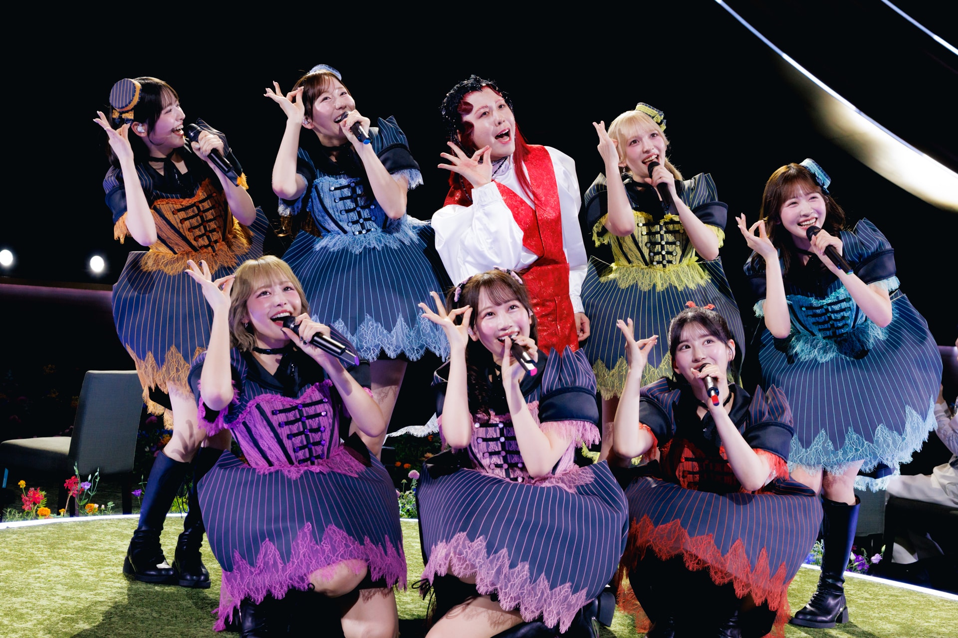 藤澤涼架（Key / Mrs. GREEN APPLE）とともにパフォーマンスするFRUITS