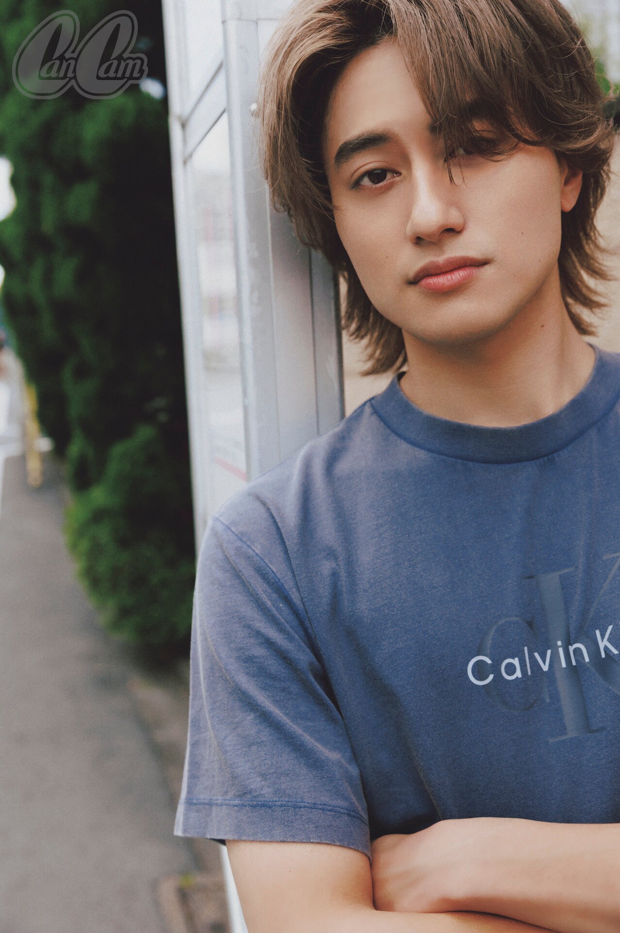 Aぇ! group小島健がタンクトップ姿で添い寝、「CanCam」8月号で“沼男