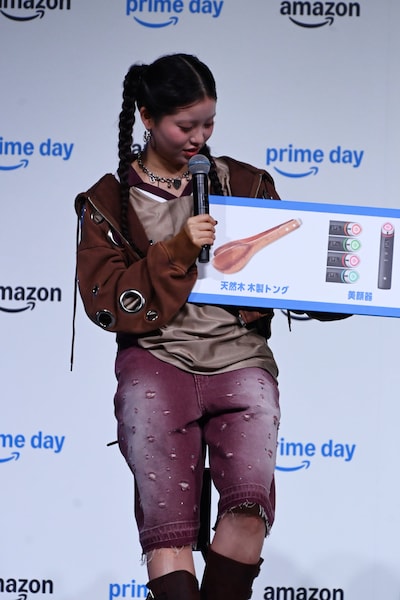 Amazon「プライムデー」の注目商品を発表するKOHARU。「“木”って調べたら出てきた」