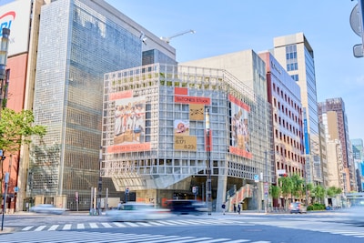 「SixTONES STock」イベント期間中の東京・Ginza Sony Parkの外観。