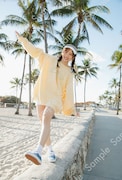藤嶌果歩（日向坂46）1st写真集「果実の歩幅」@Loppi＆HMV（HMV＆BOOKS SHIBUYA、HMV＆BOOKS NAMBAを除く）特典ポストカードのサンプル。©集英社／菊地泰久
