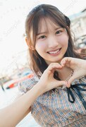 藤嶌果歩（日向坂46）1st写真集「果実の歩幅」TSUTAYA（SHIBUYA TSUTAYAを除く）特典ポストカードのサンプル。©集英社／菊地泰久