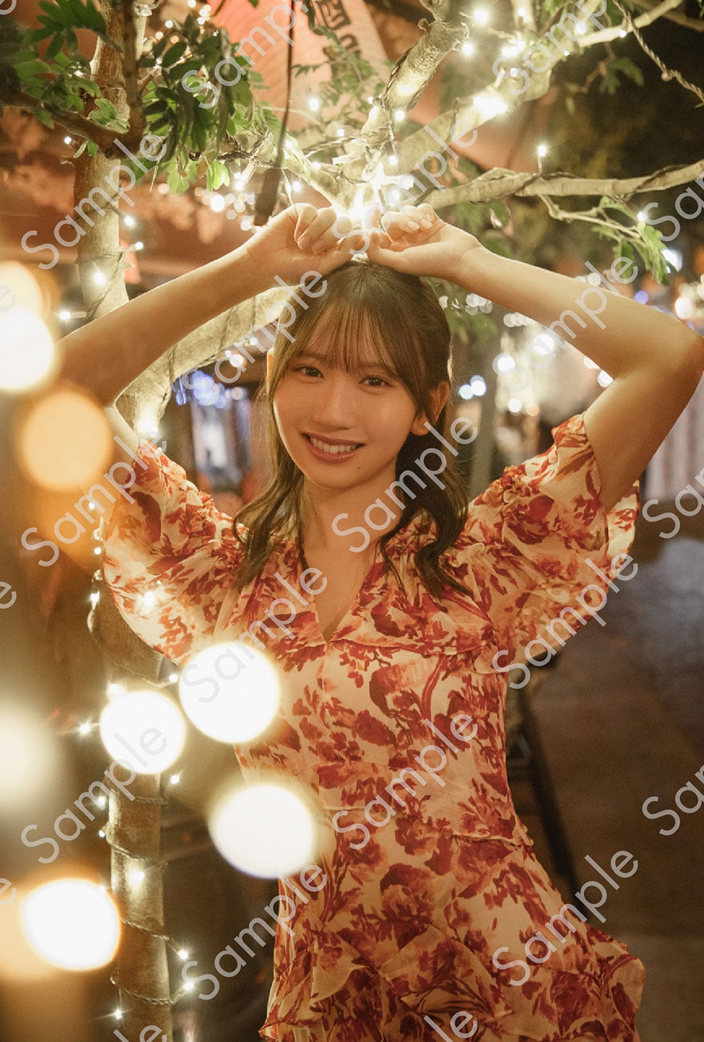 藤嶌果歩1st写真集「果実の歩幅」特典ポストカードとポスターの
