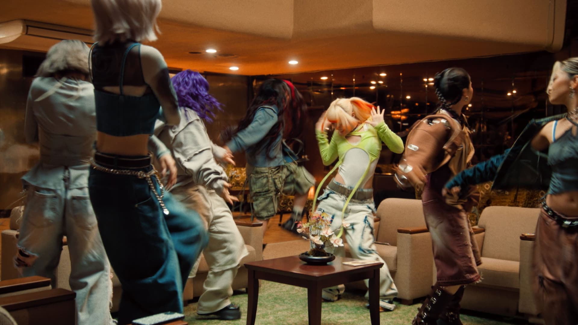 HANAも思わず踊りだす、Amazon「プライムデー」ワクワク広がる新CM