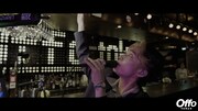 東京・下北沢にあるバー・DUKE CAPOでパフォーマンスするOffo tokyo。