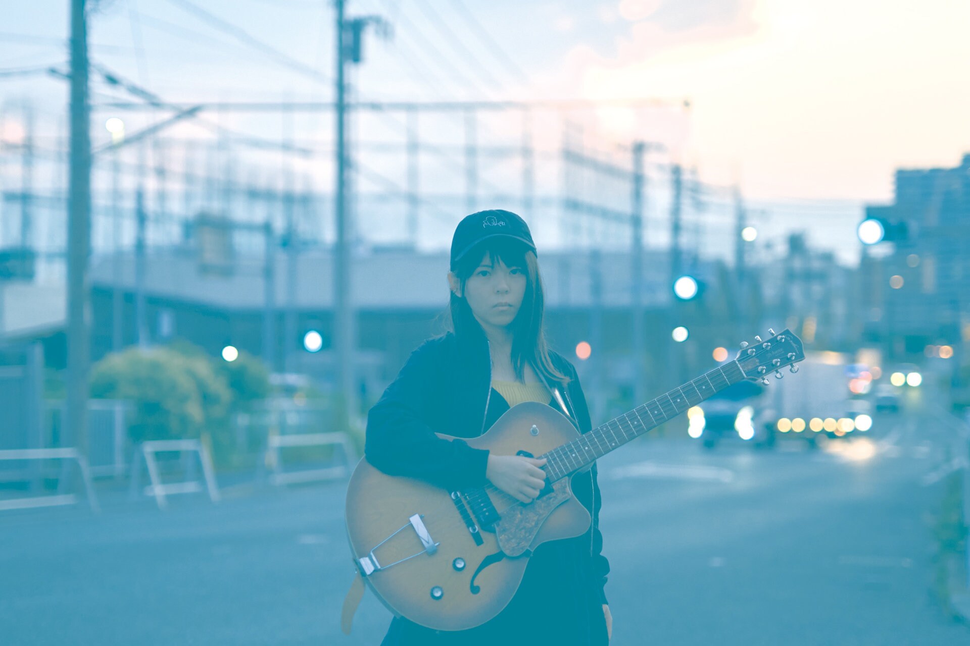 Ritomoが新曲「プリズマ」リリース、戦争や災禍の絶えない現代社会へ祈りを届ける