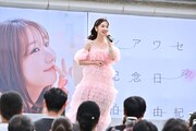 東京・ららぽーと豊洲でライブを披露する柏木由紀。©You, Be Cool!/KING RECORDS