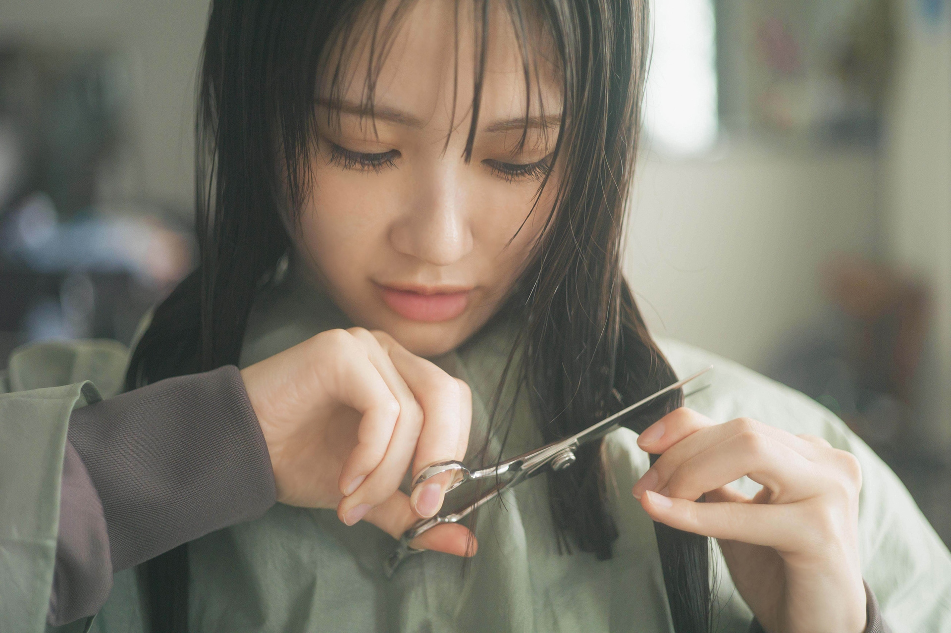 STU48中村舞がロングヘアをバッサリカット、2nd写真集で大人の魅力を見せる