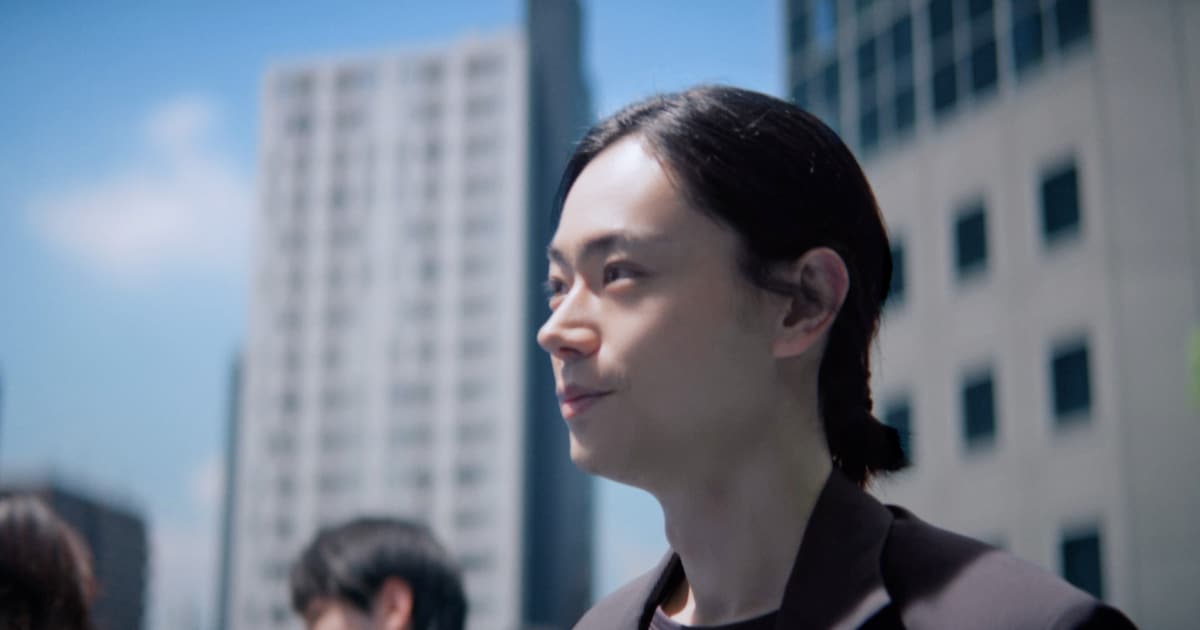 菅田将暉が都会をスピーディーに移動する「S.RIDE」新CM、梅田サイファーが楽曲提供