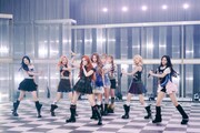 「沼にハマってきいてみた」でパフォーマンスするHearts2Hearts。©︎NHK
