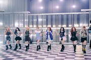 「沼にハマってきいてみた」でパフォーマンスするHearts2Hearts。©︎NHK