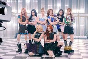 「沼にハマってきいてみた」でパフォーマンスするHearts2Hearts。©︎NHK