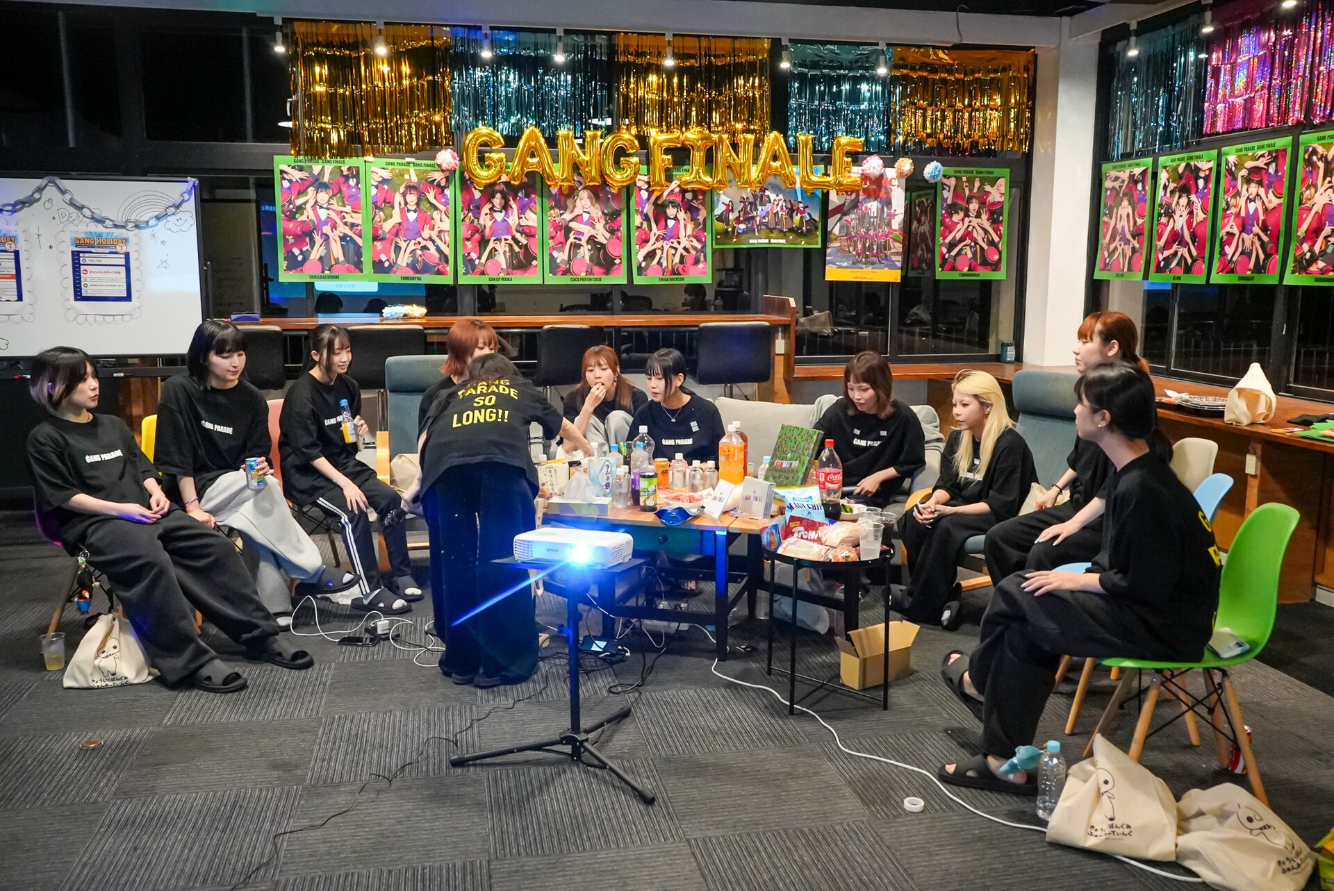 ジャンク‼️最終‼️処分‼️社交ダンス　カラオケ　ＭＬ　パーティ　発表会 カラオケ大会中のGANG PARADE。 [画像・動画ギャラリー 74/81] - 音楽