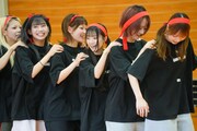 GANG PARADEのムカデ競争の様子。