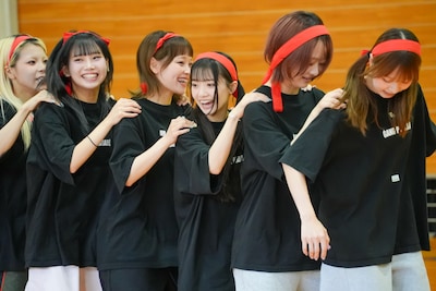 GANG PARADEのムカデ競争の様子。