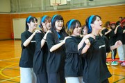 GANG PARADEのムカデ競争の様子。