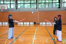 キャ・ノンとアイナスターの気配切り対決の様子。