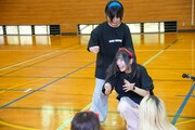 歩数計対決の様子。アイナスターにプレスをかけるヤママチミキ。