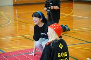 叩いてかぶってジャンケンポン対決の様子。