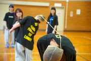ヤママチミキとキラ・メイのパンスト相撲の様子。