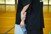 パンスト相撲対決直前のキラ・メイとチャンベイビー。