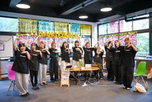 「GANG HOLIDAY」ポーズを決めるGANG PARADE。
