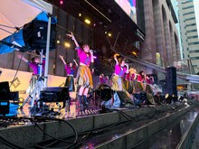 GANG PARADEの歌舞伎町フリーライブの様子。