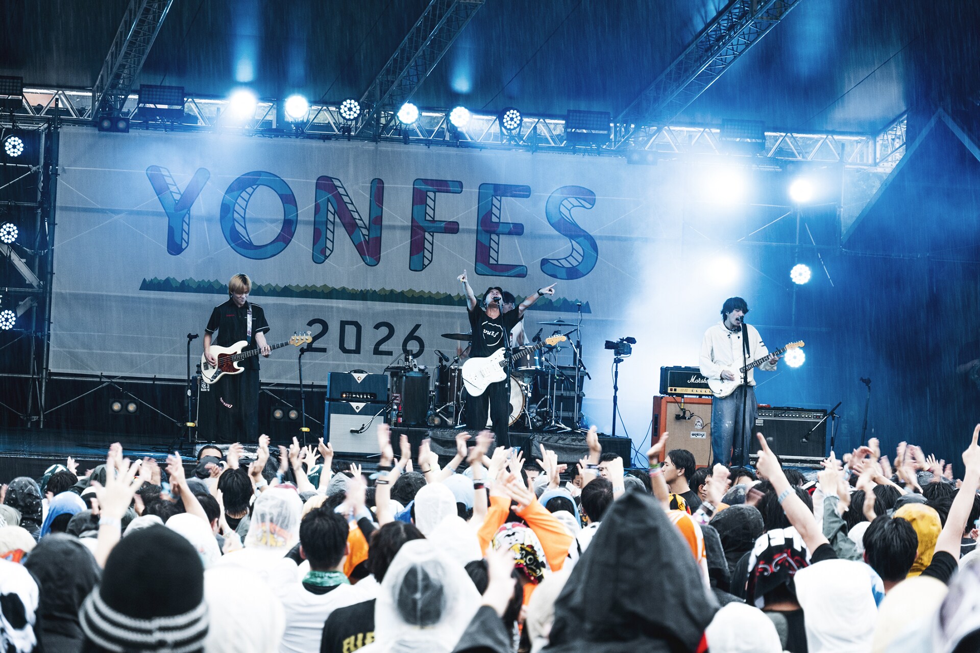 フォーリミ主催「YON FES」10周年！雨を跳ね返す熱演連続の初日公演