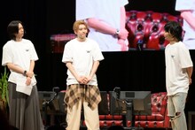 オープニングトークをするリョウガ、ユーキ、橘柊生。