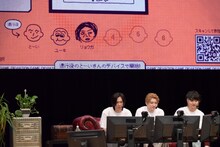 自画像を登録するリョウガ、ユーキ、橘柊生。