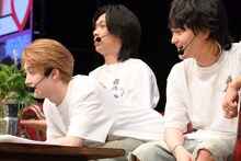 手前から橘柊生、ユーキ、リョウガ。