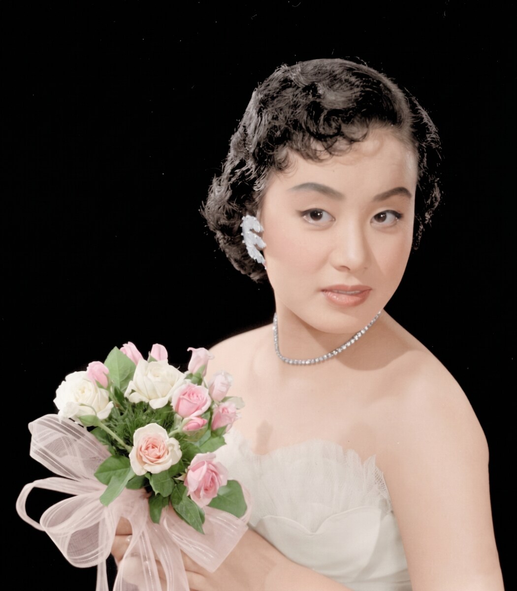 18歳のころの美空ひばり（写真提供：ひばりプロダクション）。 [画像