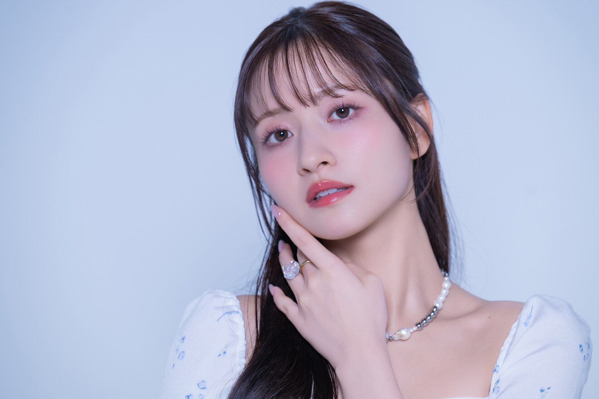乃木坂46金川紗耶が念願の写真集で憧れのヨーロッパへ、こだわったのは