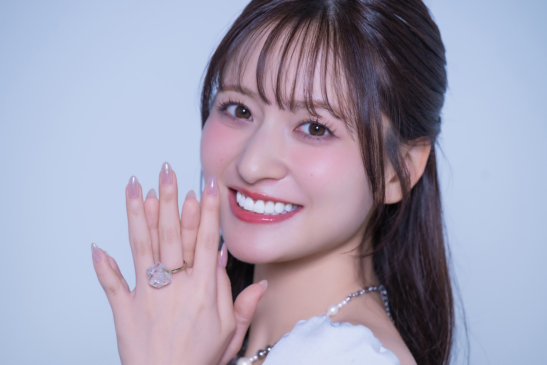 乃木坂46金川紗耶が念願の写真集で憧れのヨーロッパへ、こだわったのは