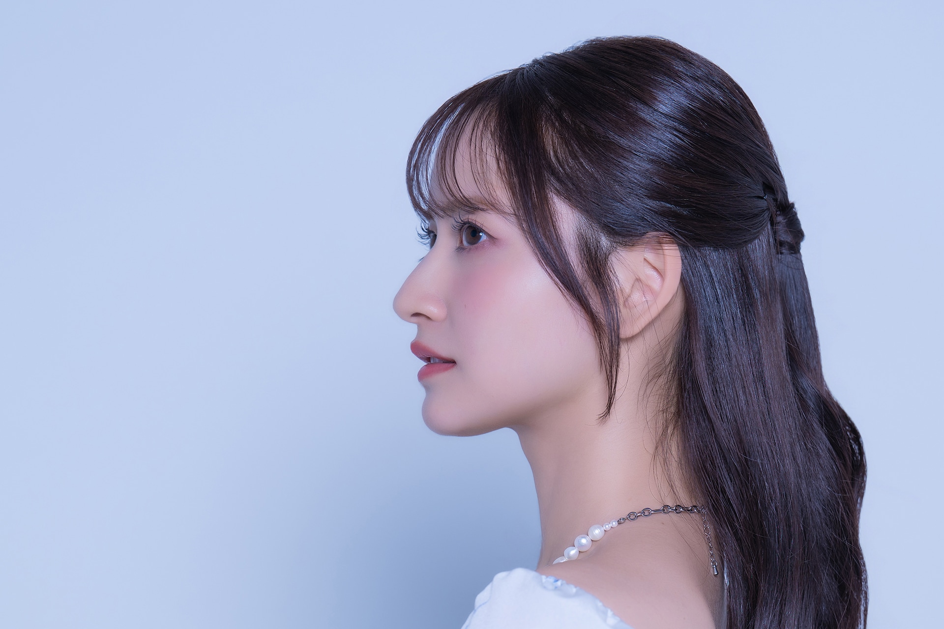乃木坂46金川紗耶が念願の写真集で憧れのヨーロッパへ、こだわったのは
