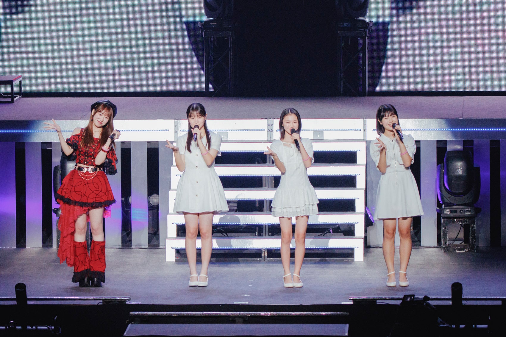 日本武道館のステージに立つモーニング娘。'26新メンバー。（写真提供