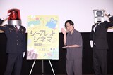 左からパトランプ男、二宮和也、カメラ男。
