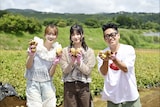 左から、櫻坂46の田村保乃と大園玲、そしてMCの宮川大輔。©︎日本テレビ