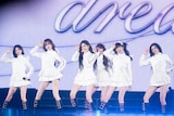 IVE。「IVE WORLD TOUR ‘SHOW WHAT I AM’」東京ドーム公演より。（撮影：田中聖太郎写真事務所）