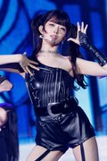 レイ。「IVE WORLD TOUR ‘SHOW WHAT I AM’」東京ドーム公演より。（撮影：田中聖太郎写真事務所）