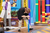 「VS.超特急」より、“ぐるぐるバット”を使った相撲に挑戦するジェジュン。