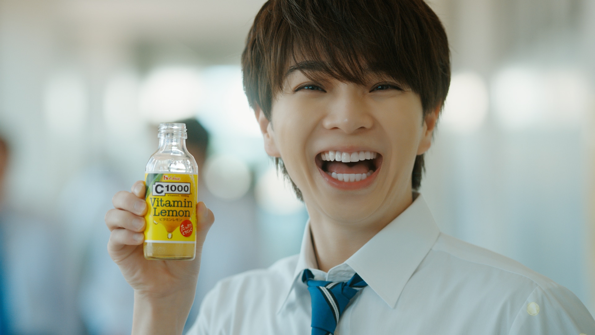 嬉C1000！M!LK塩﨑太智が「C1000ビタミンレモン」Web CMに出演、高校生