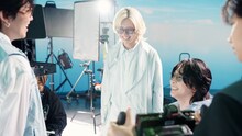 Mrs. GREEN APPLEが出演するCM「眼鏡市場『空景色』篇」撮影の様子。