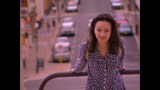 「友達でいいから」ミュージックビデオより1990年代の高橋由美子。