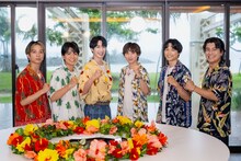 「6SixTONES」で沖縄を旅するSixTONES。
