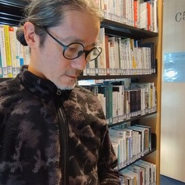 LOTUS GUITAR、夏の気だるさ描くチルホップ作品リリース　冷房の効いた部屋のベッドで聴こう