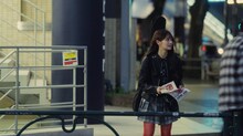 丘みどり「まだ半ば」ミュージックビデオに出演する伊藤百花（AKB48）。